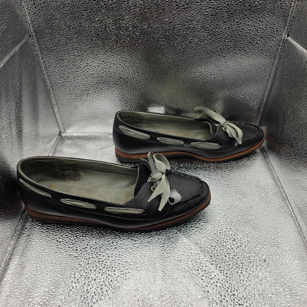 J Shoes Latitude Leather Boat Shoes Women's Size 9.5 Navy‎ - Blue Suede Laces